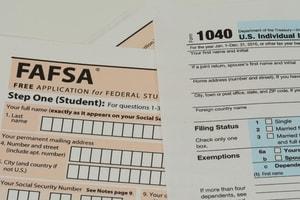How Do Divorced Parents Apply for College Financial Aid?